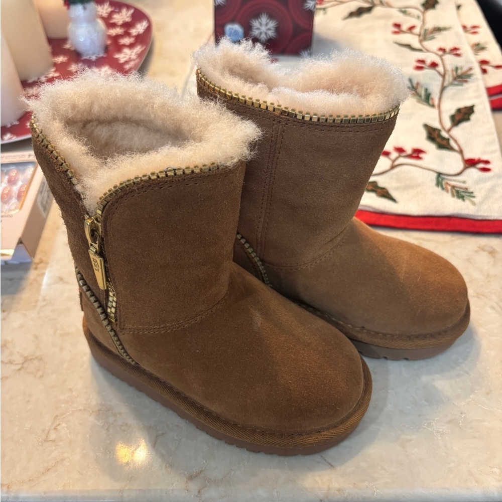 UGG Florence Suede and Shearling Boots Girls Size 8